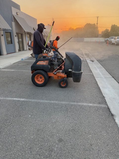 expert asphalt sealcoating to protect the pavement